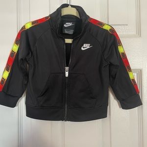 🏷️ Nike Tricot Zip Up Track Jacket